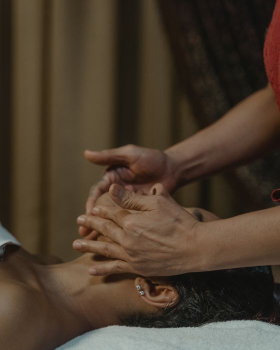 Tratamiento facial dermatológico a una paciente