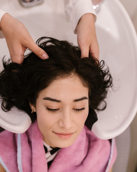 Head spa: lavado relajante del cuero cabelludo
